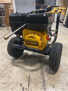 DEWALT DXPW3300 3300 PSI GAS COLD WATER PRESSURE WASHER se Very Good Buya